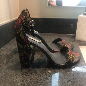 Steve Madden Carrson Sandal Heel in Red Multi